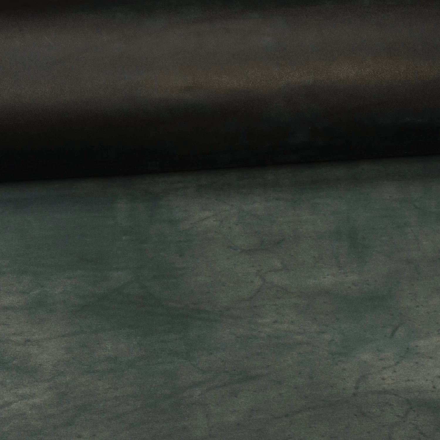 Hermann Oak® Black Veg Tanned Strap Leather, Sides 3 Hermann Oak® Black Veg Tanned Strap Leather, Sides - Image 3