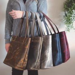 Santa Rosa Oily Pull-Up Leather Side, 3-4 Oz. 32 Santa Rosa Oily Pull-Up Leather Side, 3-4 Oz. -Leather Craft Shop 09 1093 all