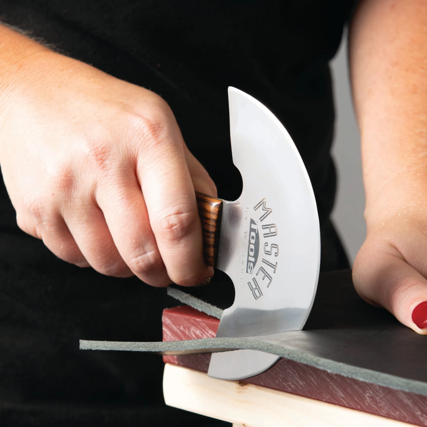 Master Tool Deluxe Round Knife, 4-7/8" 3 Master Tool Deluxe Round Knife, 4-7/8" - Image 3