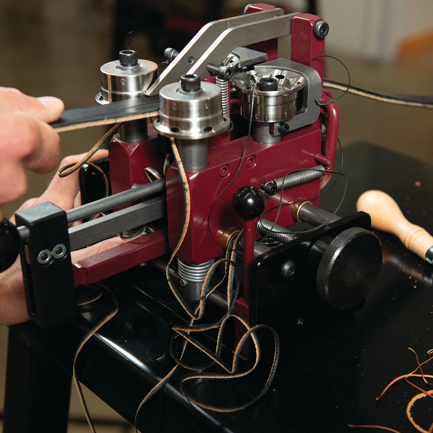 Master Tool Deluxe EZ Edge Strap Beveler 5 Master Tool Deluxe EZ Edge Strap Beveler - Image 5