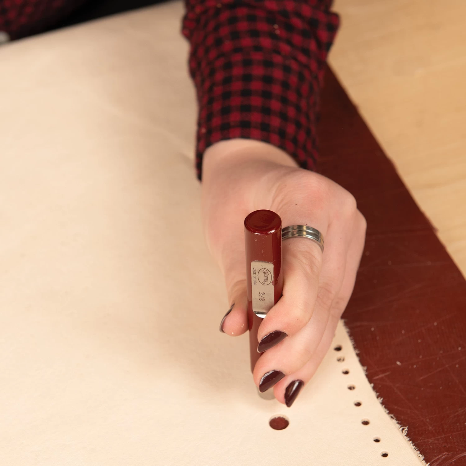 Soft Veg-Tan Double Shoulder, 3 To 4 Oz. 7 Soft Veg-Tan Double Shoulder, 3 To 4 Oz. - Image 7